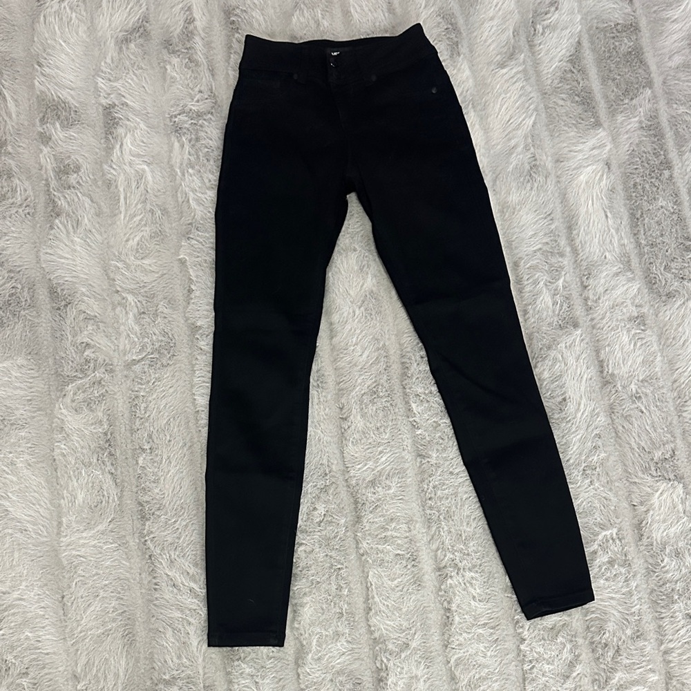 Sleek Black Women's Skinny Jeans